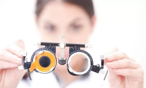 Bé ba tuổi hỏng một mắt do đến viện muộn