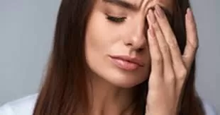 Nhìn người đau mắt đỏ có lây không?