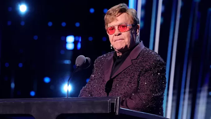 Căn bệnh khiến danh ca Elton John mất thị lực 6 tháng